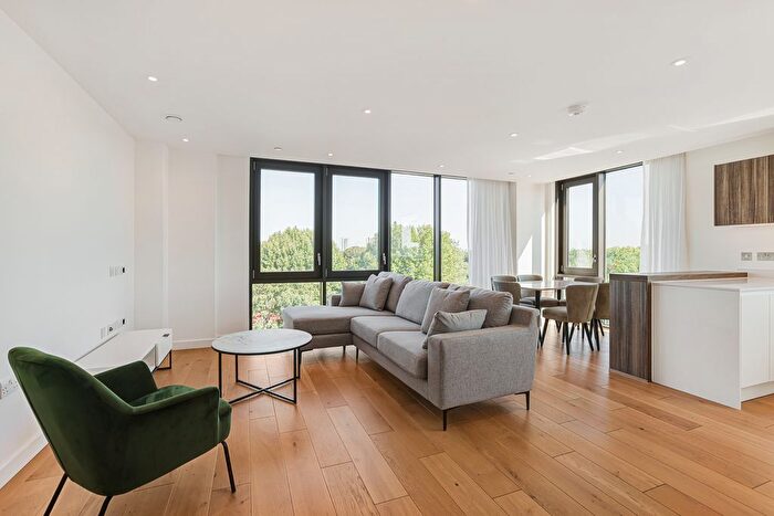 3 Bedroom Flat To Rent In Twickenham Gateway, London Road, Twickenham, TW1