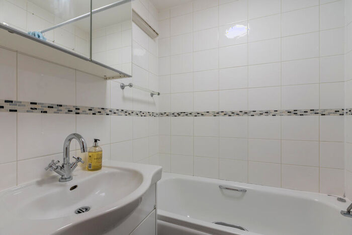 1 Bedroom Flat For Sale In Clerkenwell Road, London, EC1R