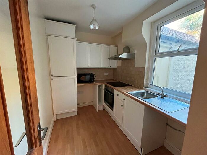 1 Bedroom Flat To Rent In Flat Rossmore Mansions, Paragon Road, Weston-Super-Mare, BS23