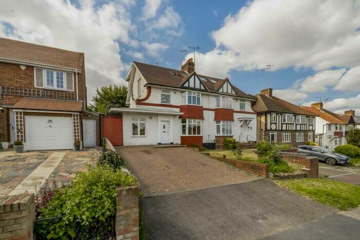 4 Bedroom House To Rent In Greyhound Hill, London, NW4