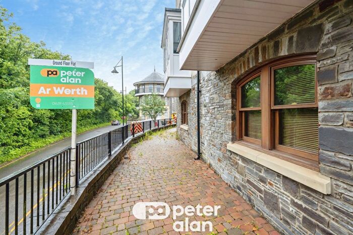 2 Bedroom Flat For Sale In Meadow Bank, Llandarcy, Neath, SA10