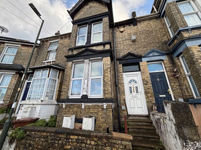 1 Bedroom Flat To Rent In Glencoe Road, Chatham, ME4