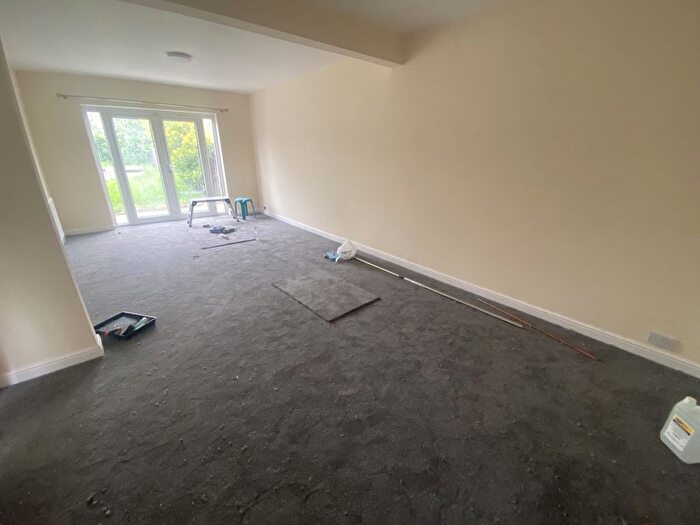 3 Bedroom Semi-Detached House To Rent In Prospect Close, Hounslow, Middlesex, TW3