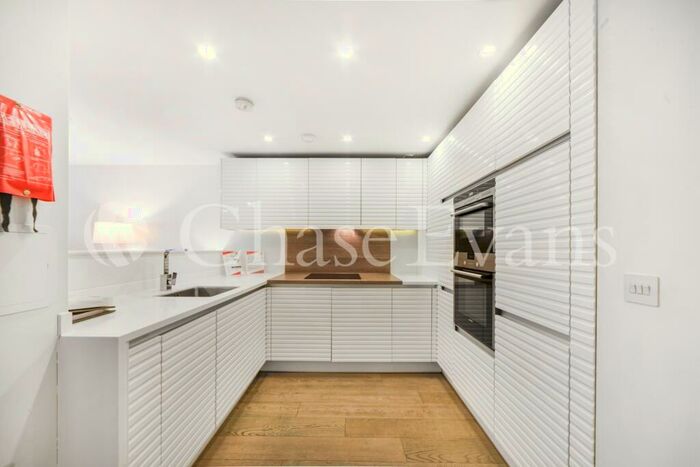 2 Bedroom Flat To Rent In Central Street, Clerkenwell, London, EC1V