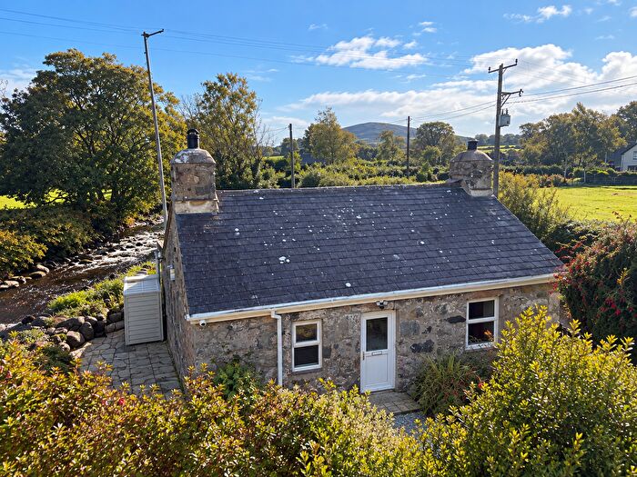 2 Bedroom Detached Bungalow For Sale In Caernarfon, Caernarfon, LL54