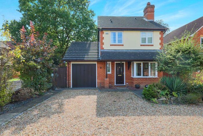 3 Bedroom Detached House To Rent In Wellburn Close, Sandhurst, GU47