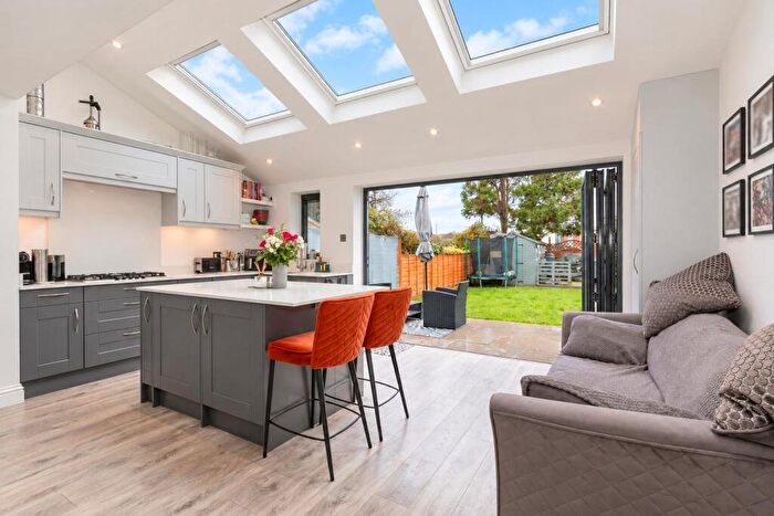 3 Bedroom Terraced House For Sale In Tennyson Avenue, Motspur Park, KT3
