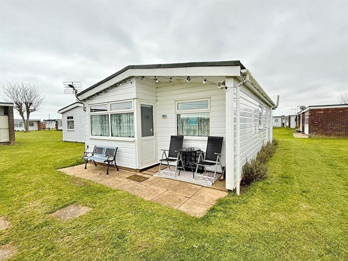 3 Bedroom Chalet For Sale In Sundowner Newport Road, Hemsby, NR29