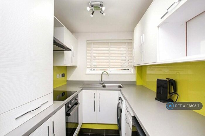 2 Bedroom Flat To Rent In Simon Close, Nuneaton, CV11