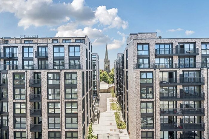 3 Bedroom Flat For Sale In Slough, Berkshire, SL1