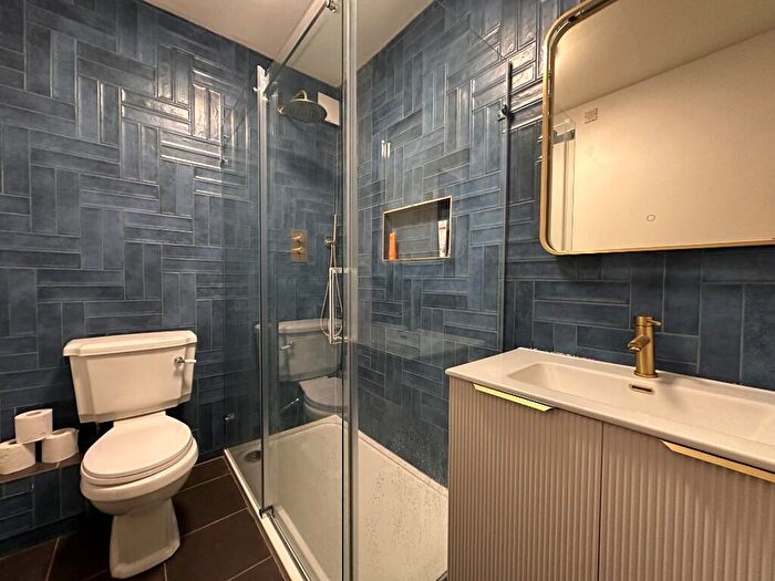 2 Bedroom Flat To Rent In Kent Road, Portsmouth, Hampshire, PO5