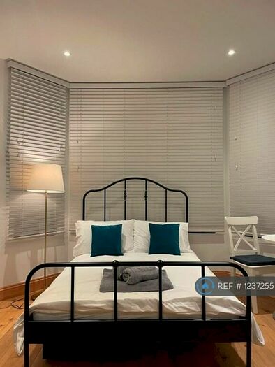 Studio To Rent In North Finchley, London, N12