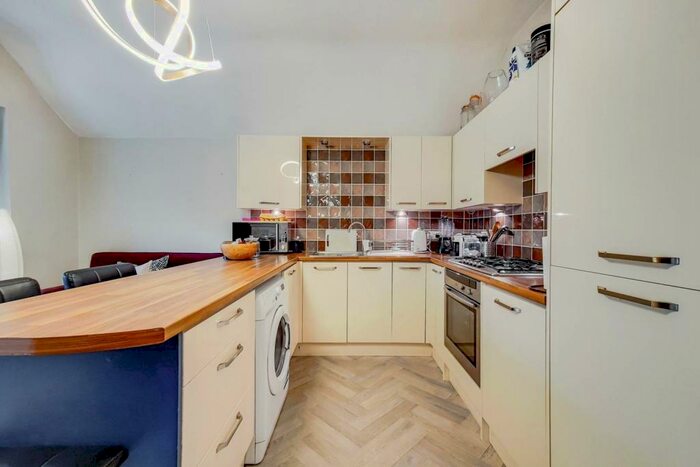 2 Bedroom Flat To Rent In Wellesley Road, Harrow, HA1