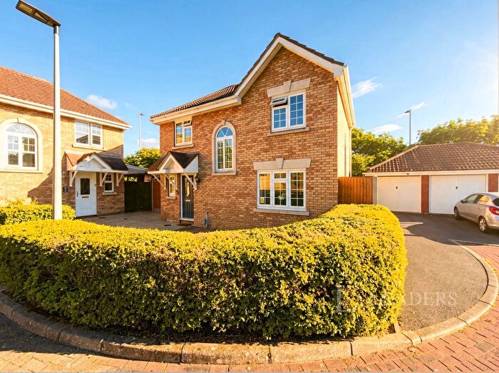 3 Bedroom Detached House For Sale In Bryony Close, Bedford, Bedfordshire, MK41