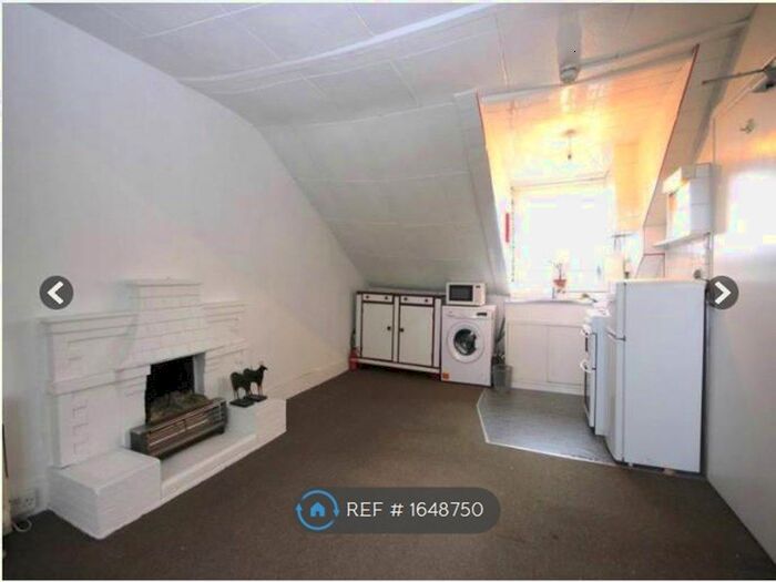 Studio To Rent In Seven Sisters Road, London, N4