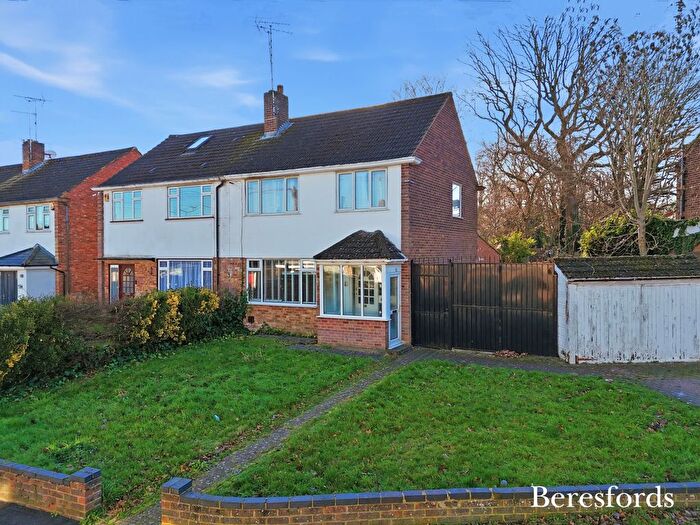 3 Bedroom Semi Detached House For Sale In Shaw Crescent, Hutton, CM13