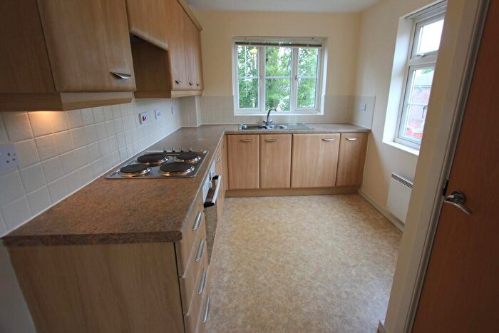 2 Bedroom Flat To Rent In Hardy Close, Dukinfield, SK16
