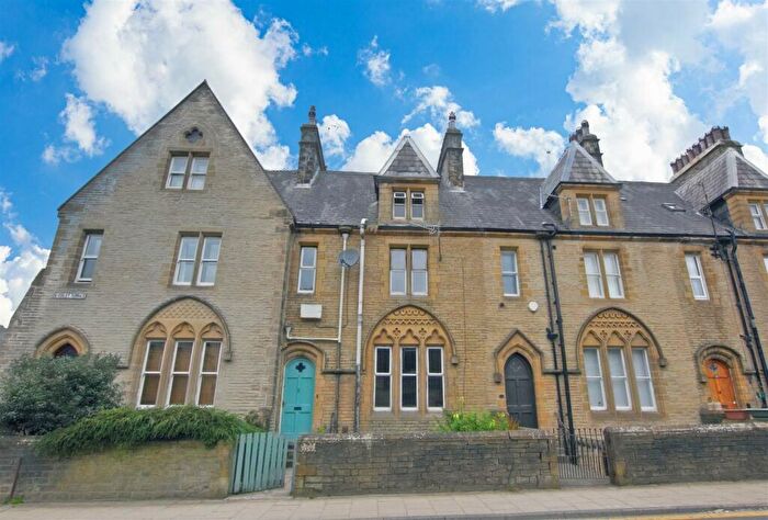 6 Bedroom Terraced House For Sale In Beverley Terrace, Halifax, HX3