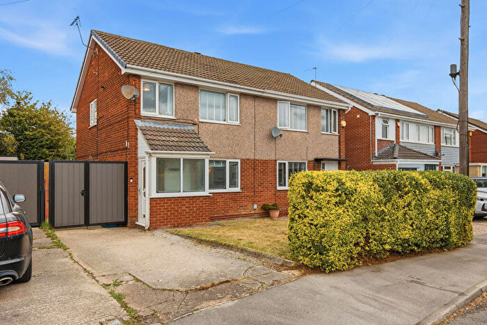 3 Bedroom Semi-Detached House For Sale In Derwent Drive, Chapeltown, S35