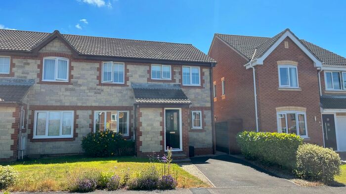 4 Bedroom Semi-Detached House To Rent In The Cornfields, Weston-Super-Mare, BS22