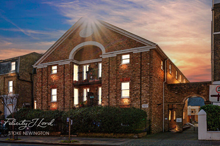 2 Bedroom Flat For Sale In Upper Apartment, Stoke Newington Church Street, London, N16