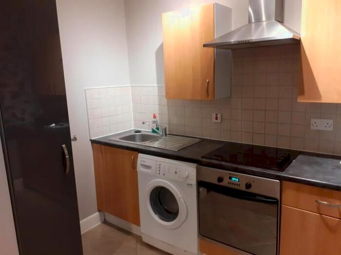 2 Bedroom Flat To Rent In South Street, Perth PH2