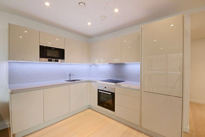 2 Bedroom Flat To Rent In Elephant And Castle, Elephant And Castle, London, SE17