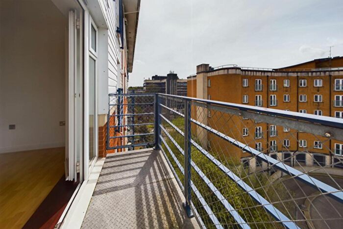 2 Bedroom Apartment For Sale In The Spires, Town Centre, HP2