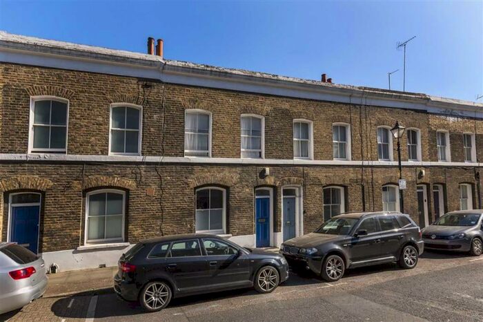 2 Bedroom House To Rent In Wellington Row, Jesus Green, E2