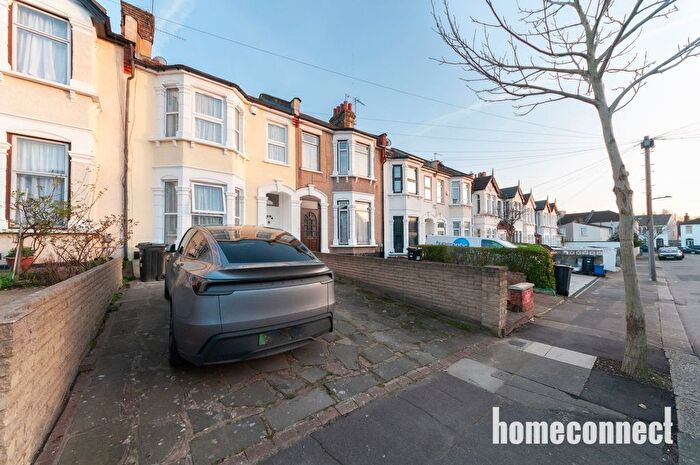 3 Bedroom Terraced House To Rent In Courtland Avenue, Ilford, IG1