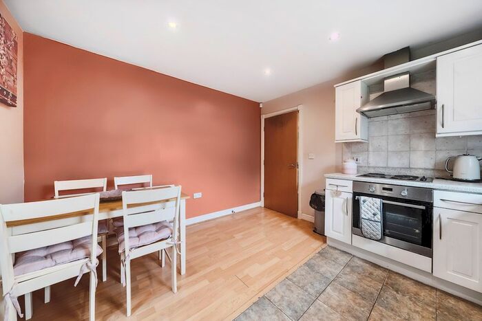2 Bedroom Flat For Sale In Teale Drive, Chapel Allerton, Leeds, LS7