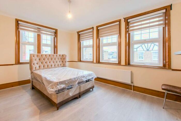3 Bedroom Flat To Rent In Grand Parade, Harringay, London, N4