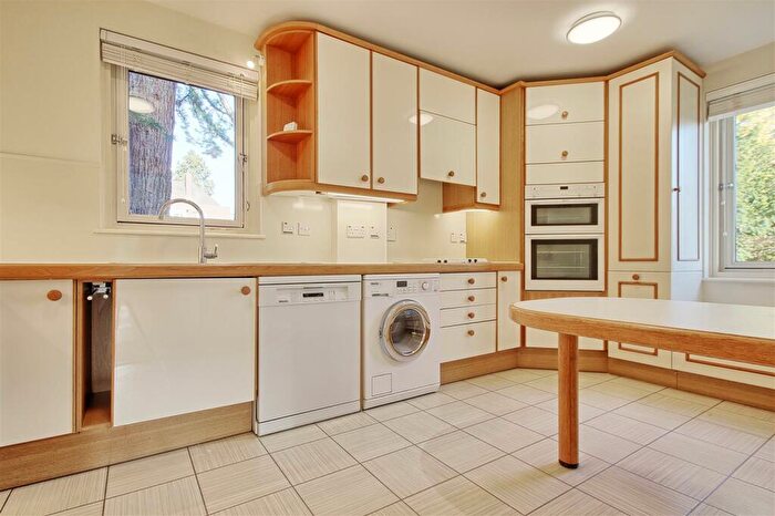 3 Bedroom Flat To Rent In Redwood Lodge, Grange Road, Cambridge, CB3