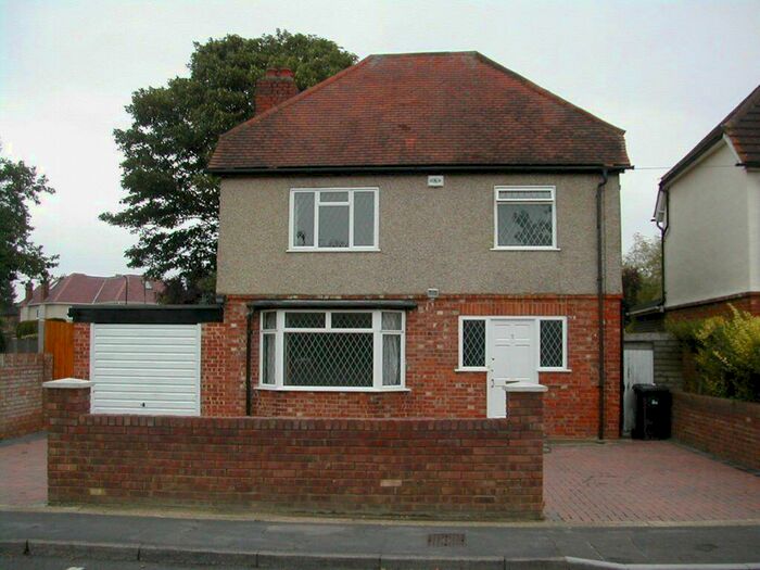 3 Bedroom House To Rent In Orchard Avenue, Burnham, SL1