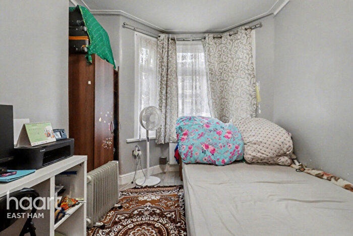 2 Bedroom Maisonette For Sale In Caledon Road, London, E6