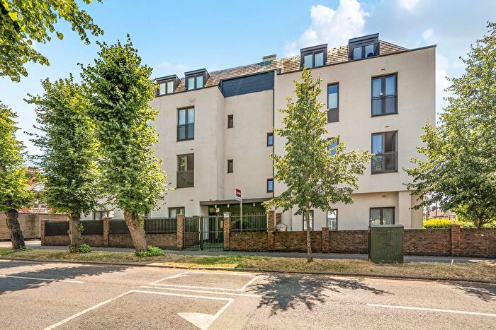 1 Bedroom Flat For Sale In Roxborough Avenue, Harrow, HA1