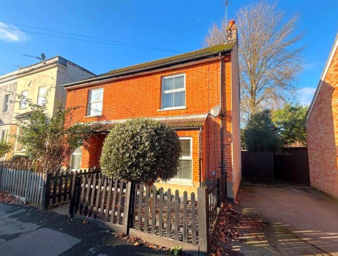 2 Bedroom House For Sale In Chapel Park Road, Addlestone, KT15