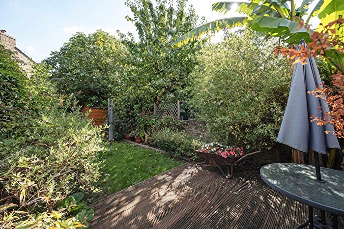 4 Bedroom Flat For Sale In St Marks Rise, Dalston, London, E8