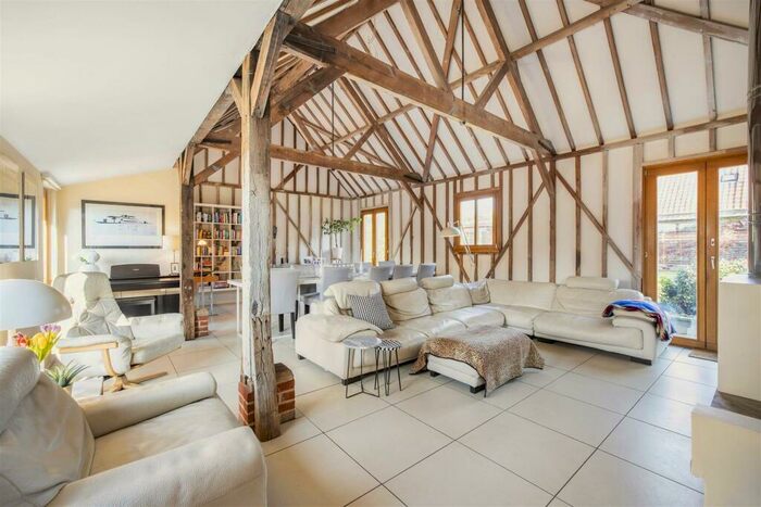 7 Bedroom Barn Conversion For Sale In Stunning Barn Style Home, Tewin, AL6