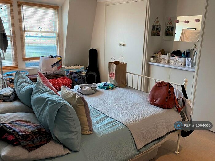 2 Bedroom Flat To Rent In Edward Street, Bath, BA2