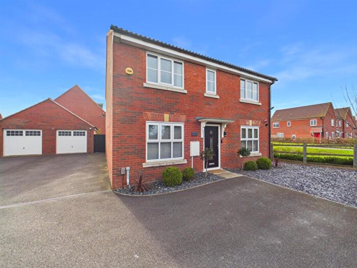 4 Bedroom Detached House For Sale In Guillemot Drive, Louth, LN11
