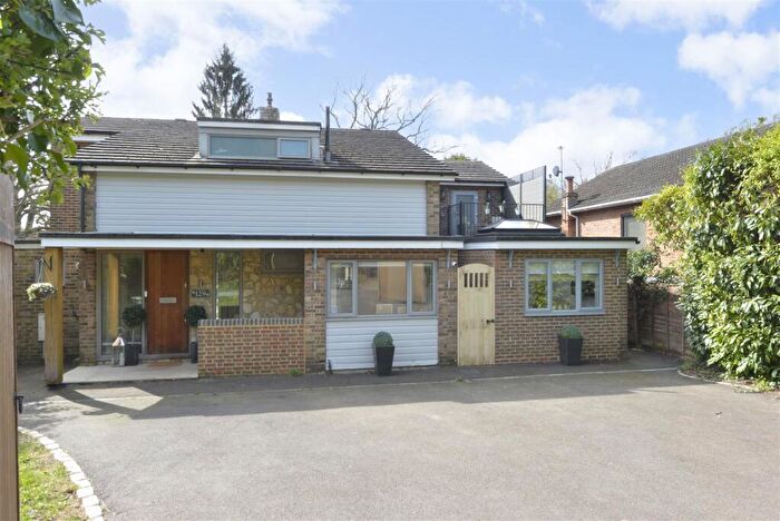 5 Bedroom Detached House For Sale In Godalming, GU7