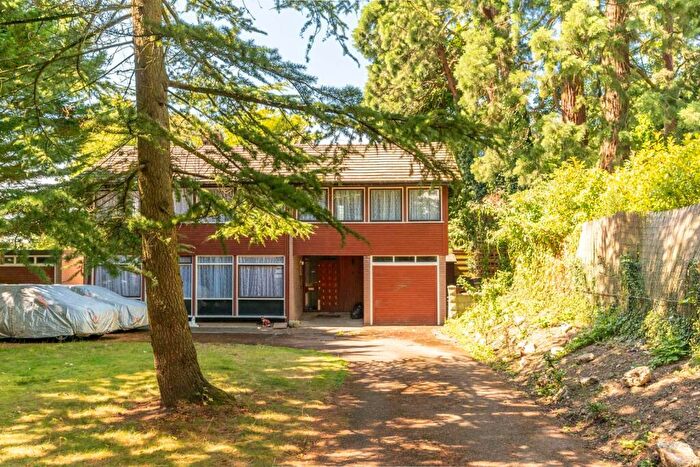 5 Bedroom Detached House To Rent In Aylmer Drive, Stanmore, HA7