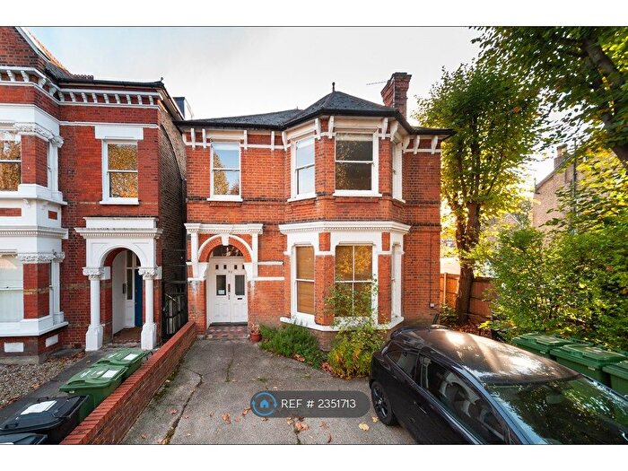 1 Bedroom Flat To Rent In Palace Road, London, SW2