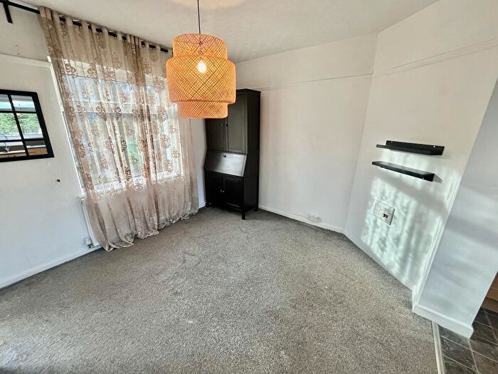 1 Bedroom Flat To Rent In Bathurst Avenue, London, SW19