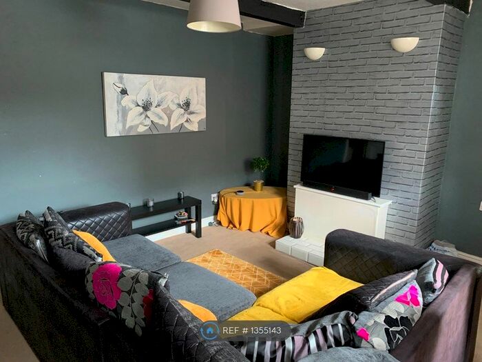 2 Bedroom Terraced House To Rent In Oldham Road, Ripponden, Sowerby Bridge, HX6