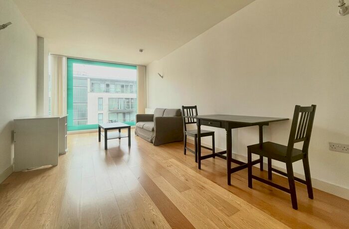 1 Bedroom Flat To Rent In Station Approach, Hayes, UB3