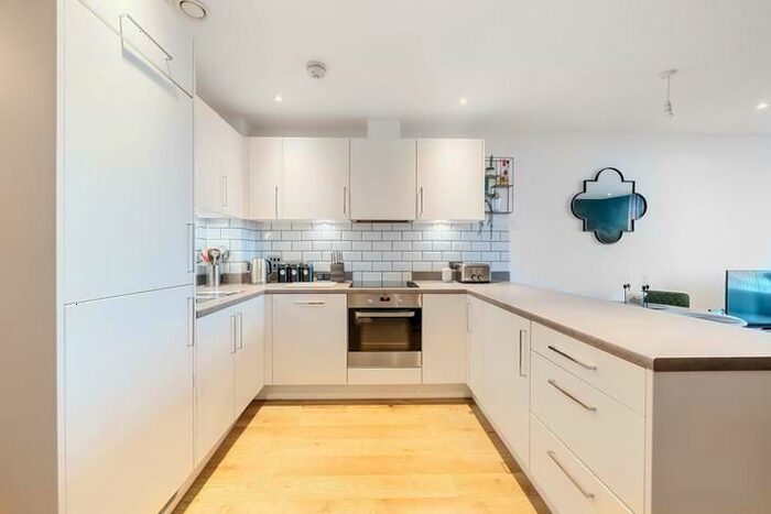 2 Bedroom Flat For Sale In Gambit Avenue, Oakgrove, Milton Keynes, MK10