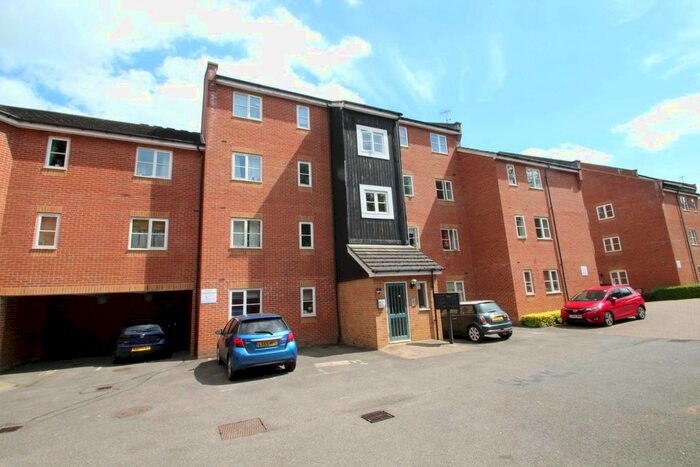 1 Bedroom Flat To Rent In London Road, Apsley, HP3