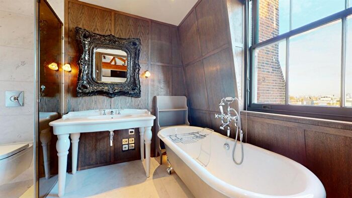 3 Bedroom Flat To Rent In Cadogan Place, London, SW1X